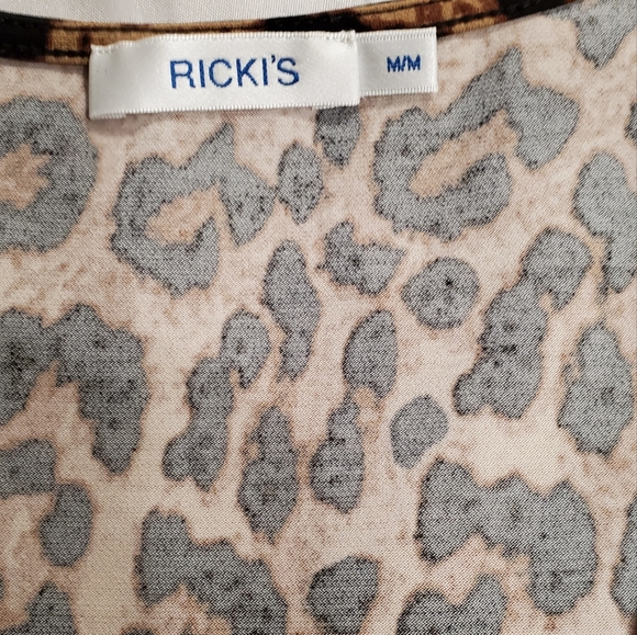 2/$15**Cheetah M top - Picture 3 of 3